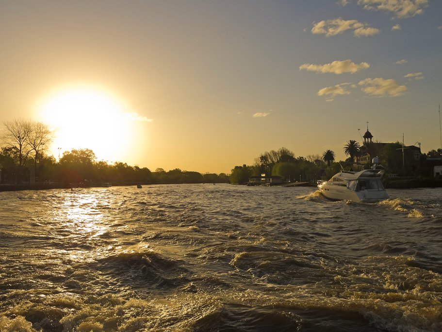 Enjoy a private sailing tour in Buenos Aires