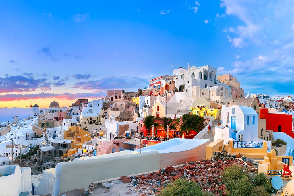 The approach to Oia