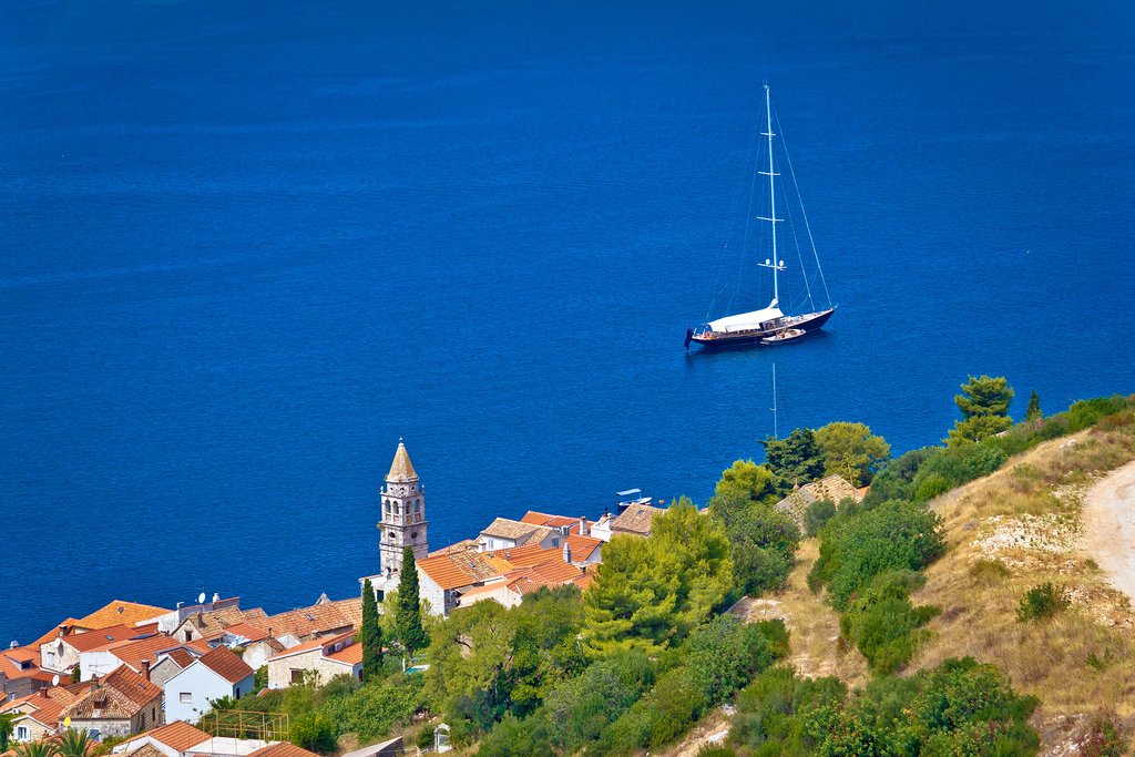 Enjoy a day of sailing around the island of Vis