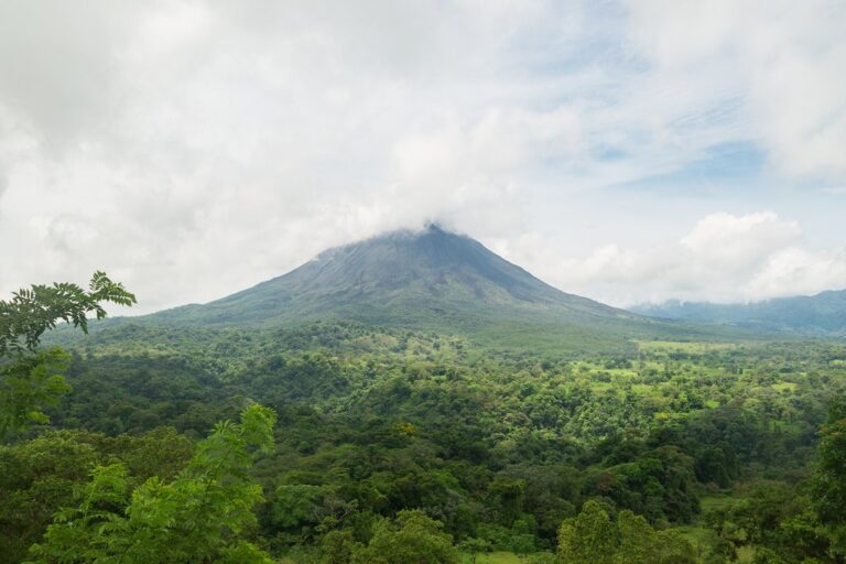 Costa Rica Outdoor Adventure and Luxury Wellness - 11 Days