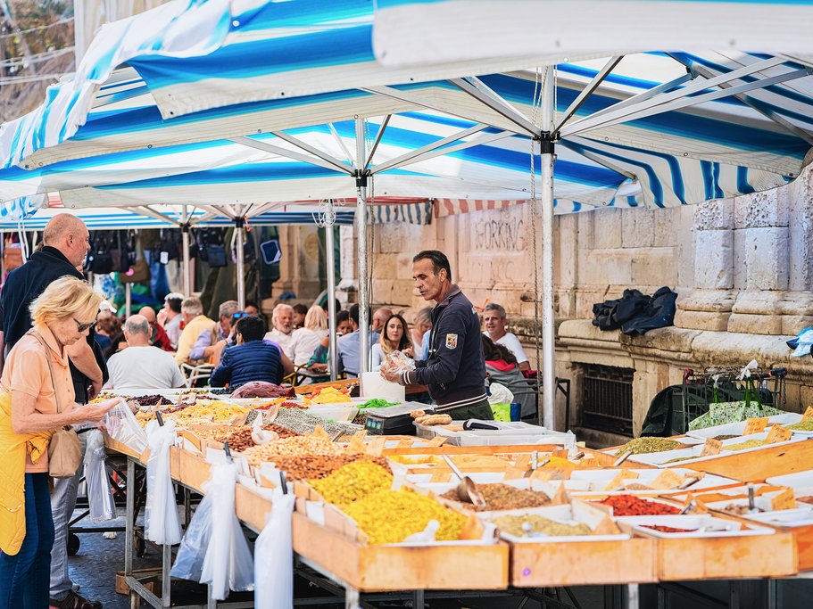 Ortygia street market