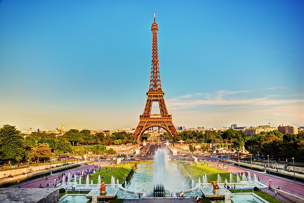 Guided tour from the Trocadero to the summit of the Eiffel Tower: