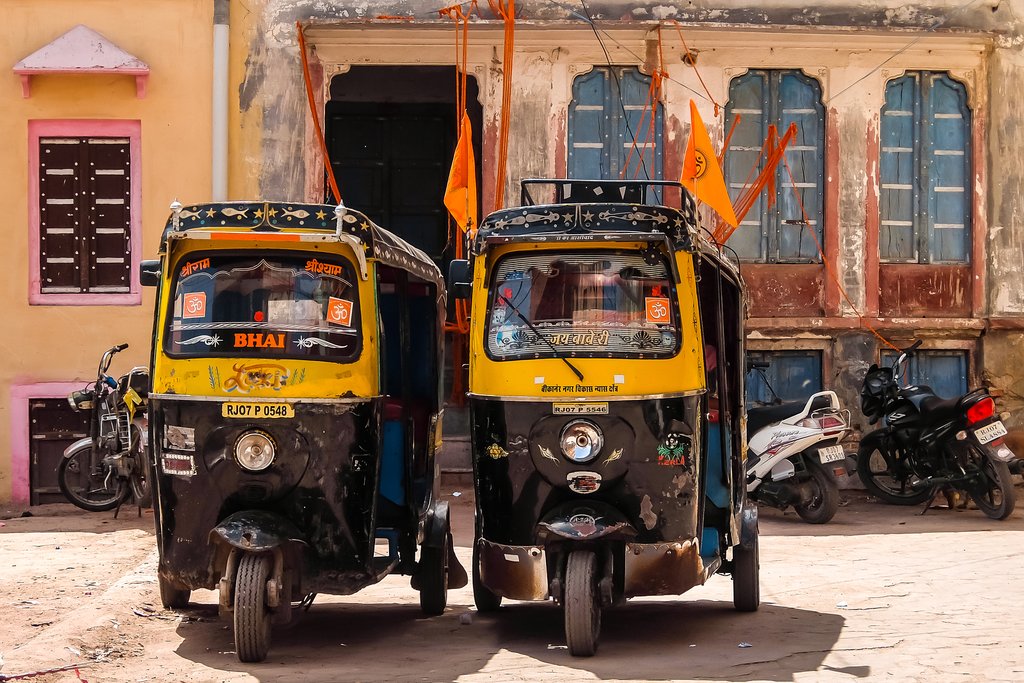 Explore the historic city of Bikaner on the edge of the Thar Desert