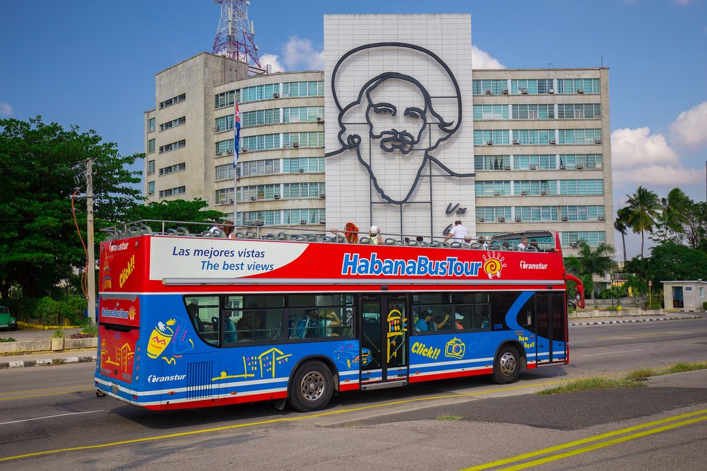 HabanaBusTour in Plaza de la Revolución