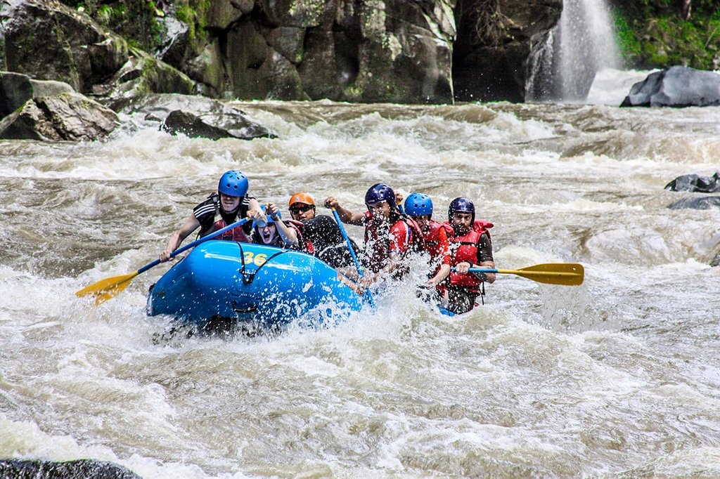 Conquer the rapids on the Pacuare River