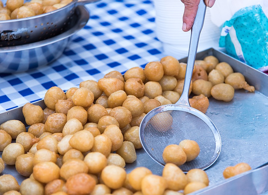 Frying loukoumades