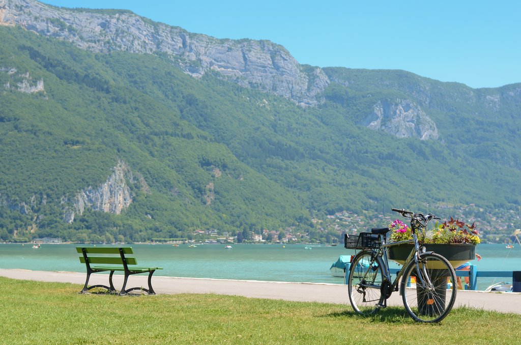 Cycling around Lake Annecy