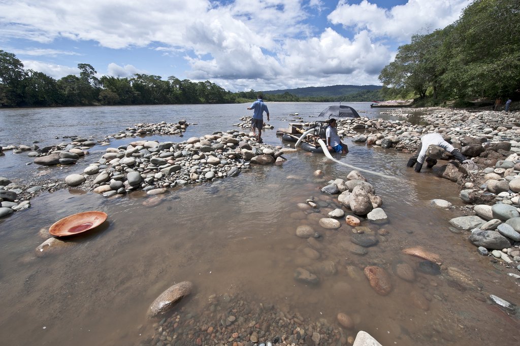 Panning for gold on the Rio Napo