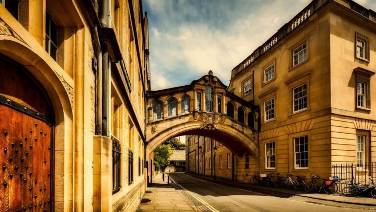 Cultural & Literary Tour of Bath, the Cotswolds & Oxford - 7 Days