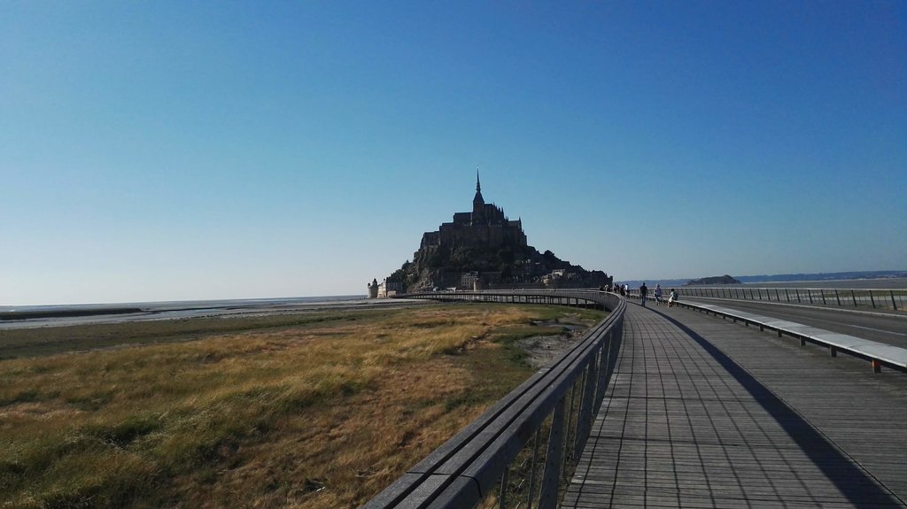 Cycle the road to Mont Saint Michel