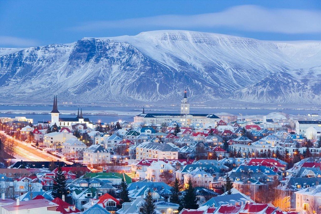 Enjoy a winter evening in Reykjavik