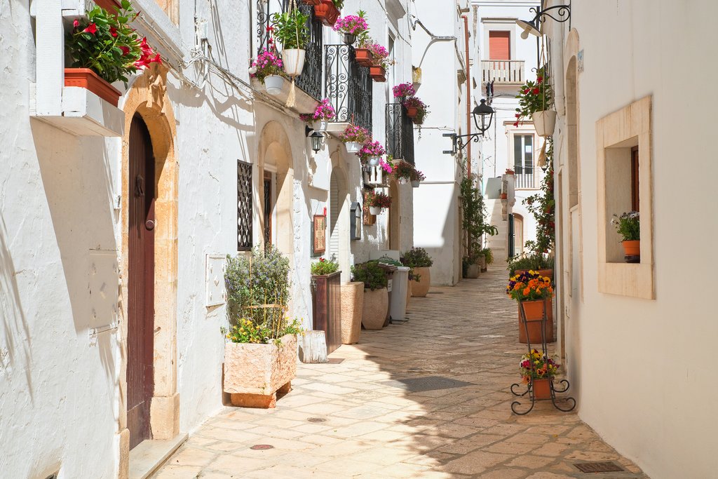 Locorotondo alleyway