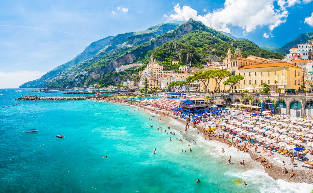 Turquoise water along the Amalfi Coast