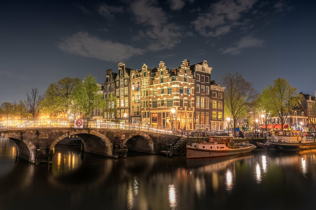 from Amsterdam airport to Amsterdam by train