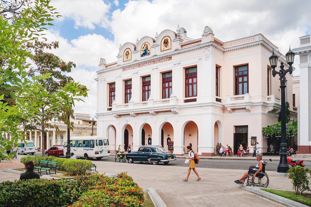 Historic theatre and classic cars in Cienfuegos