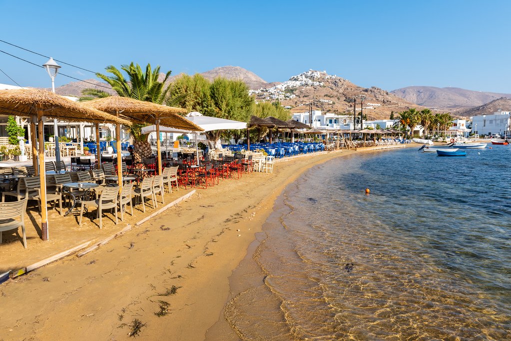 Shorefront tavernas
