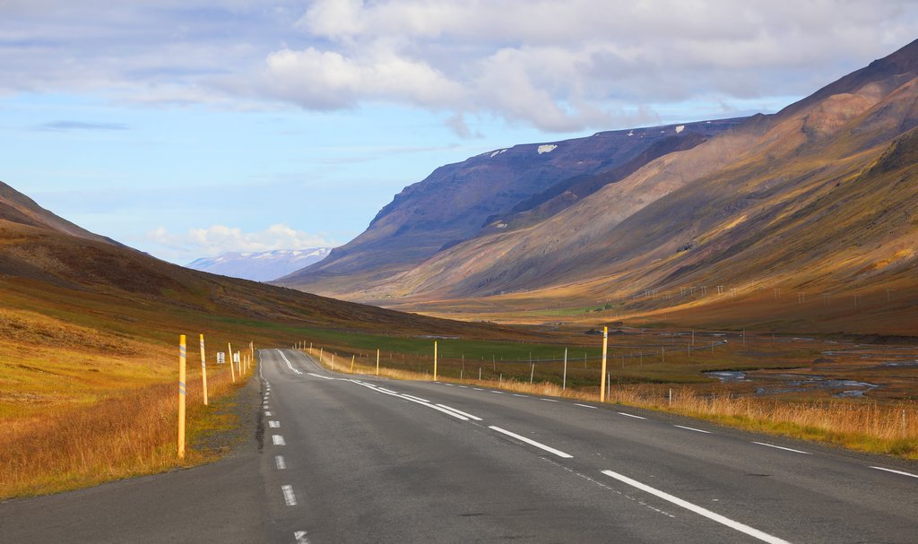 Few cars and plenty of scenery on the drive to Akureyri