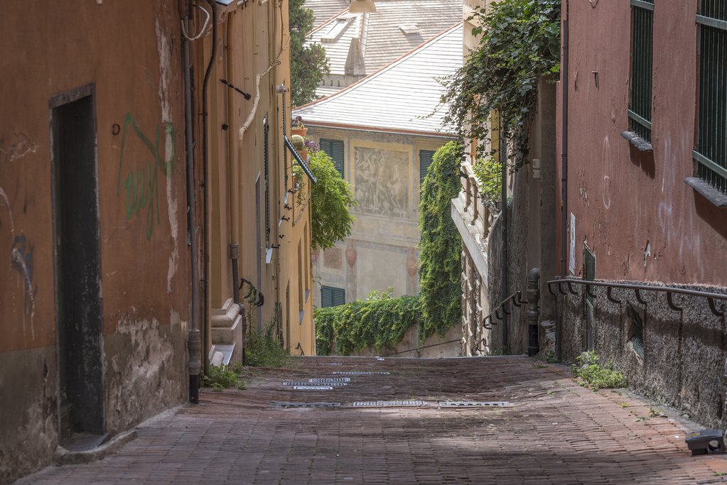 Narrow street near the Spianata Castelletto