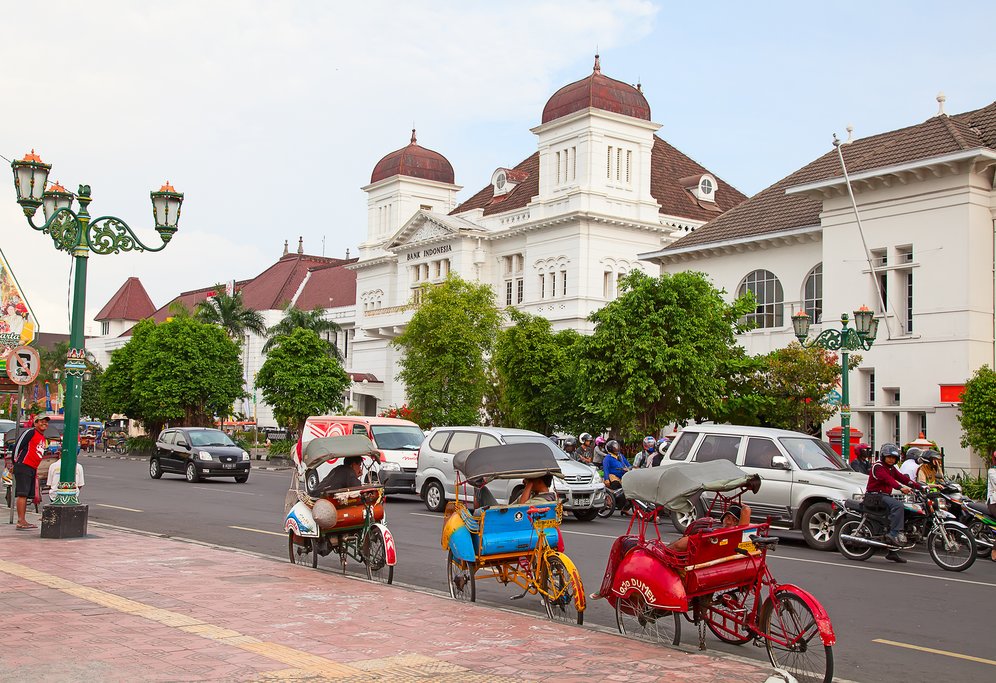 Arrive in Jodja, the cultural capital of Java
