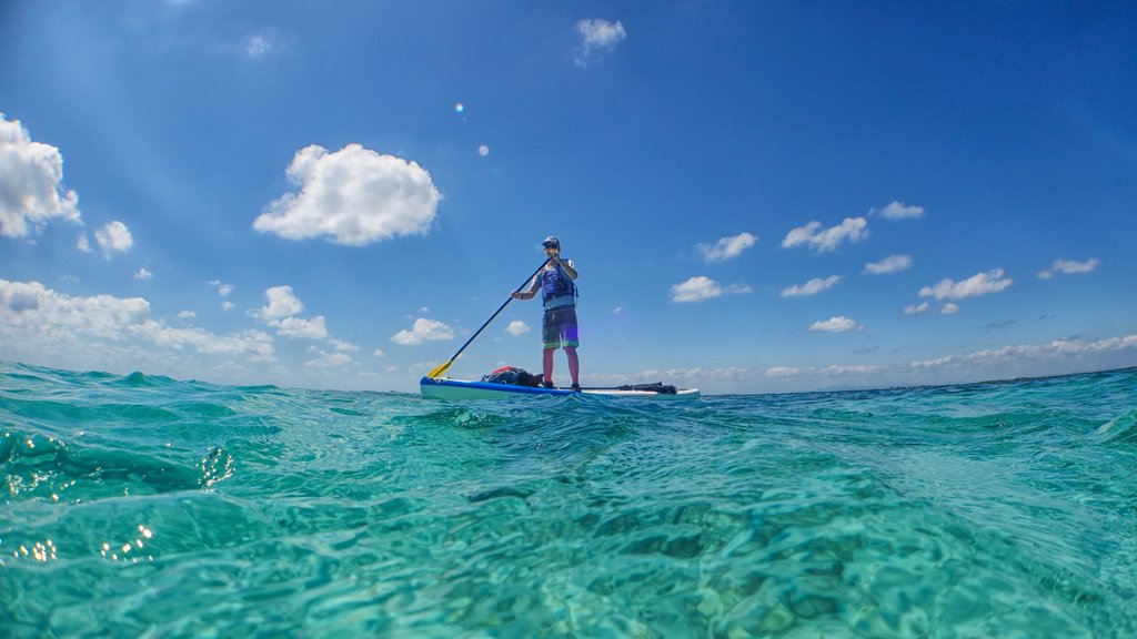 Paddleboarding in Tobacco Caye