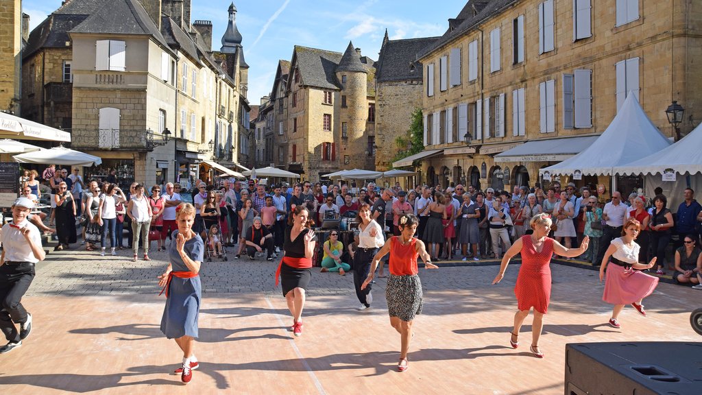 Local dances in Sarlat