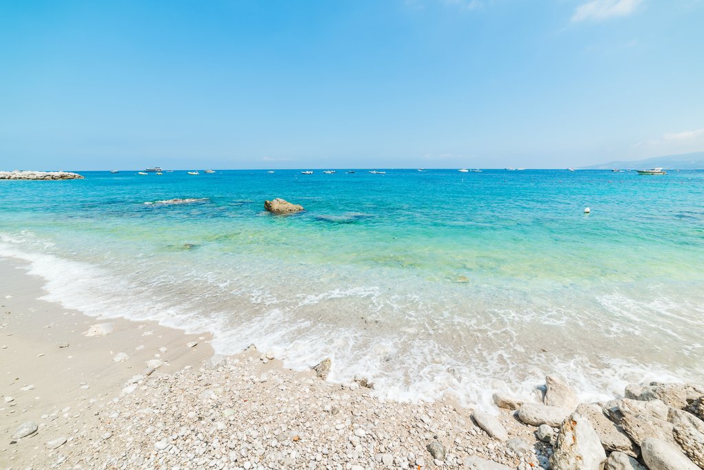 White sand beach and turquoise water in Marina Grande beach
