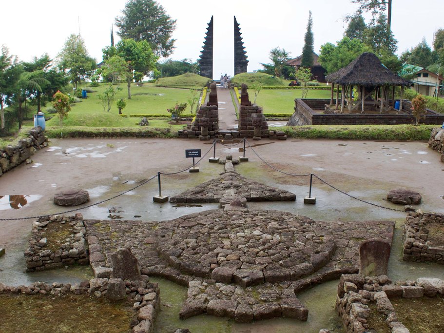 Path through the temple
