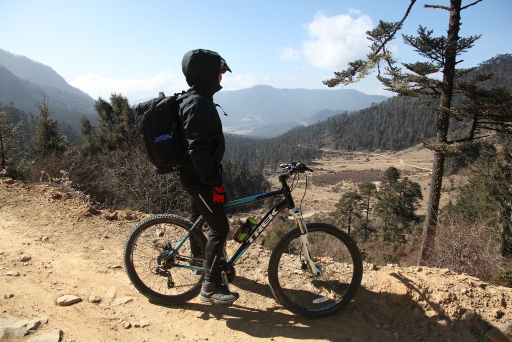 Bike off-road around the mountains and villages around Chuzomza