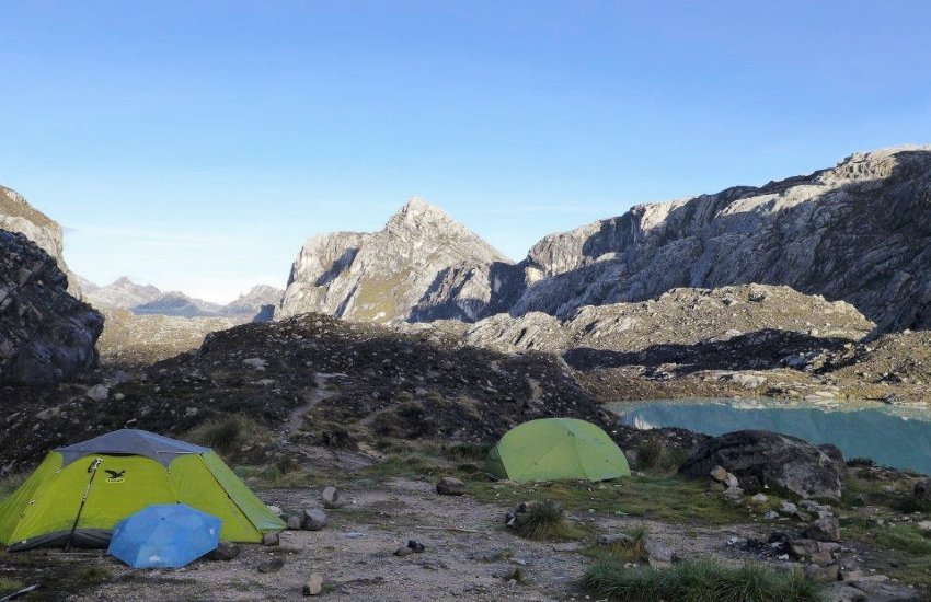 Camping in Lake Habema