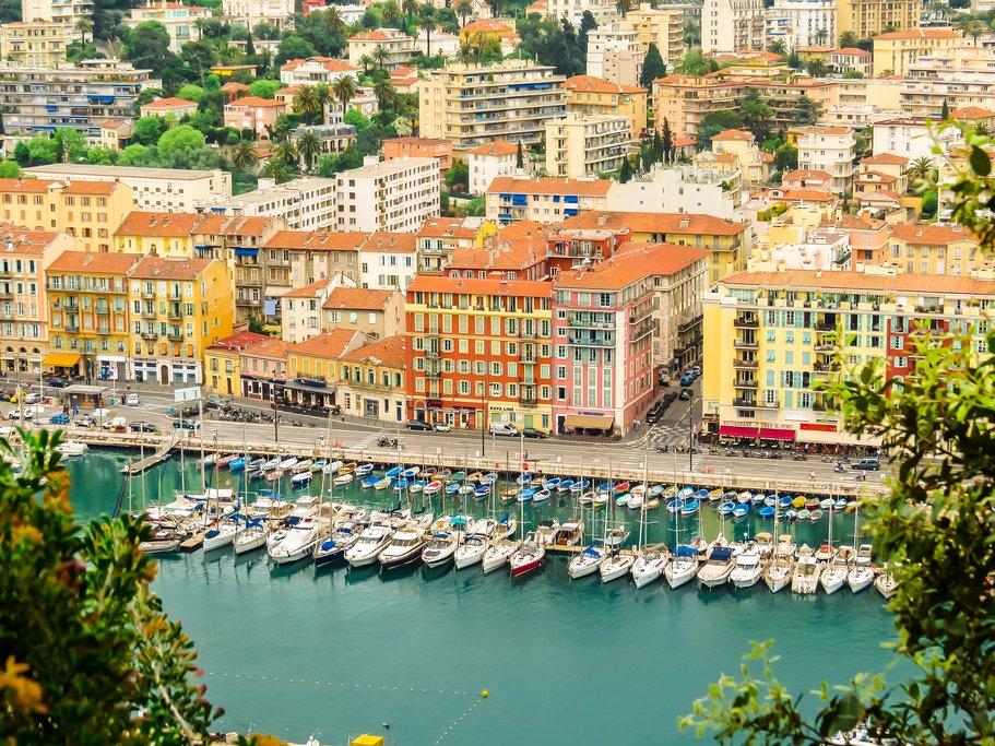 Nice's setting along the Mediterranean