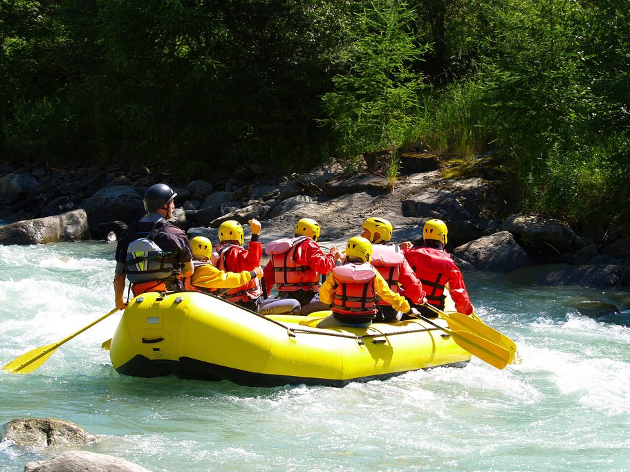Raft class III-IV rapids