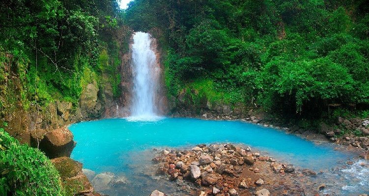 The incredibly blue Rio Celeste