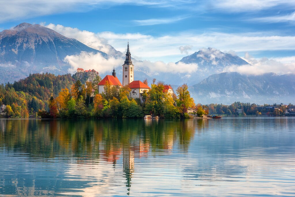 Discover Bled Town and Enjoy Pletna Boat Ride
