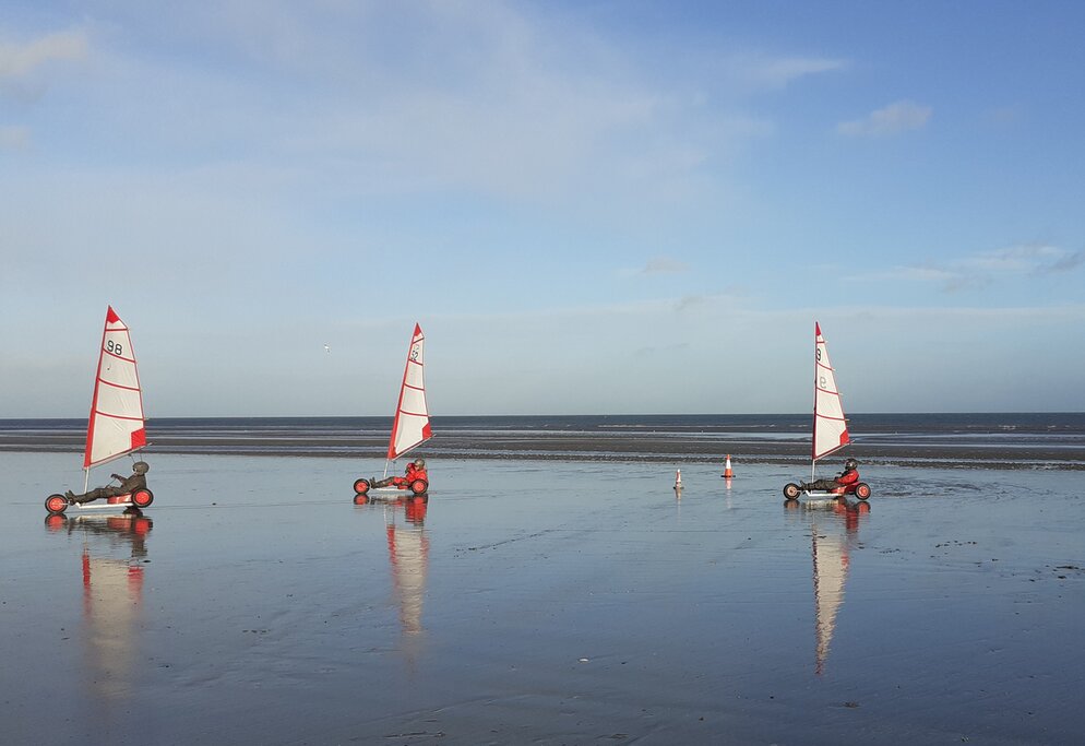 Sand yachting