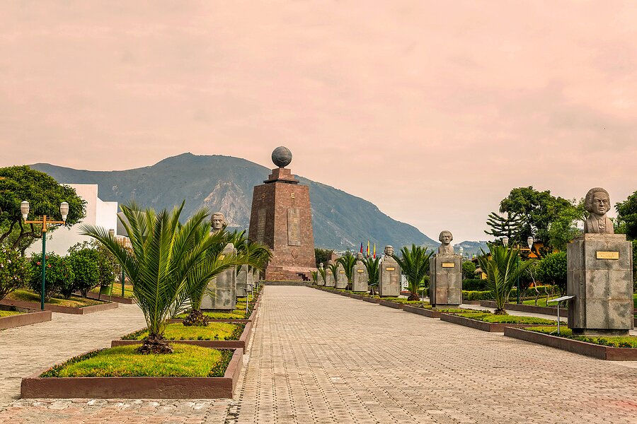 Colonial Quito City Tour & Mitad del Mundo