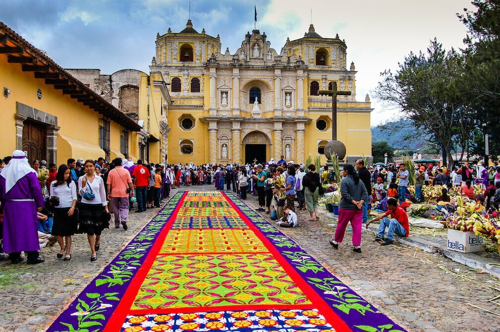 Learn the technique to create colorful outdoor carpets which decorate Antigua during Easter
