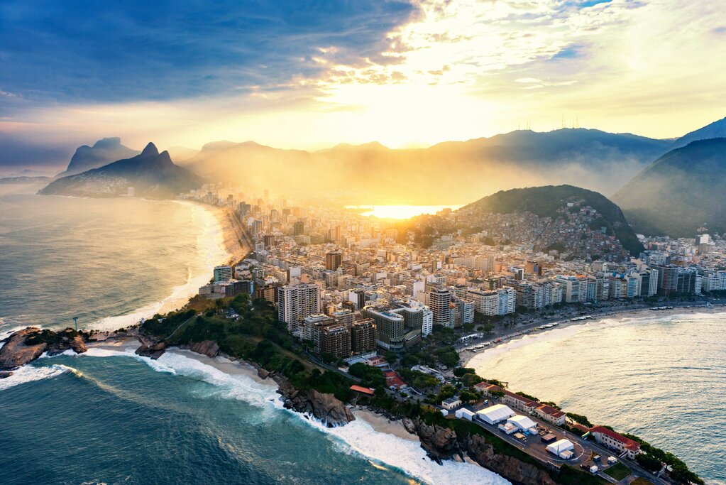 Spend eight nights in Rio de Janeiro before heading to Foz do Iguaçu