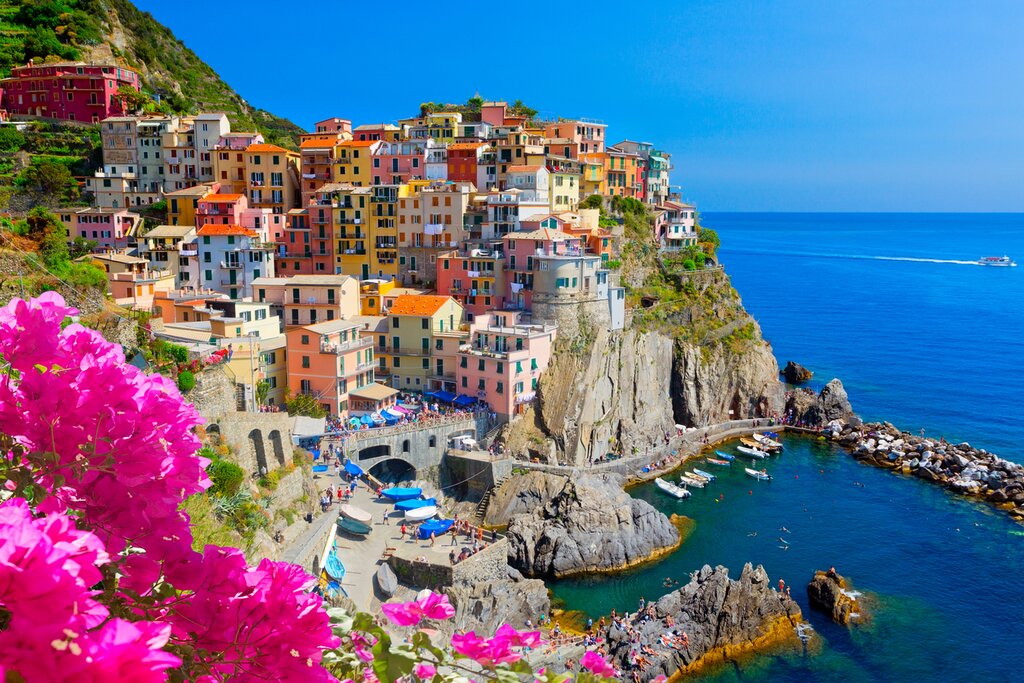 Waiting for the tour boat in Vernazza