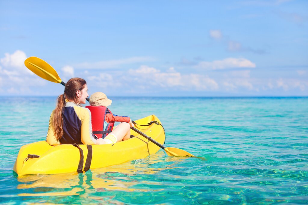 Kayaking Adventure in Tortuga Bay & Afternoon Bay Tour of Santa Cruz Island