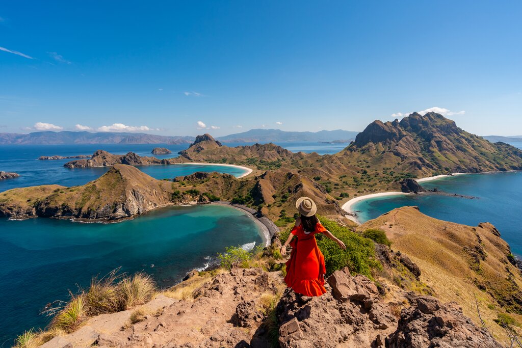 Sail around the Komodo archipelago and discover its remote beauty