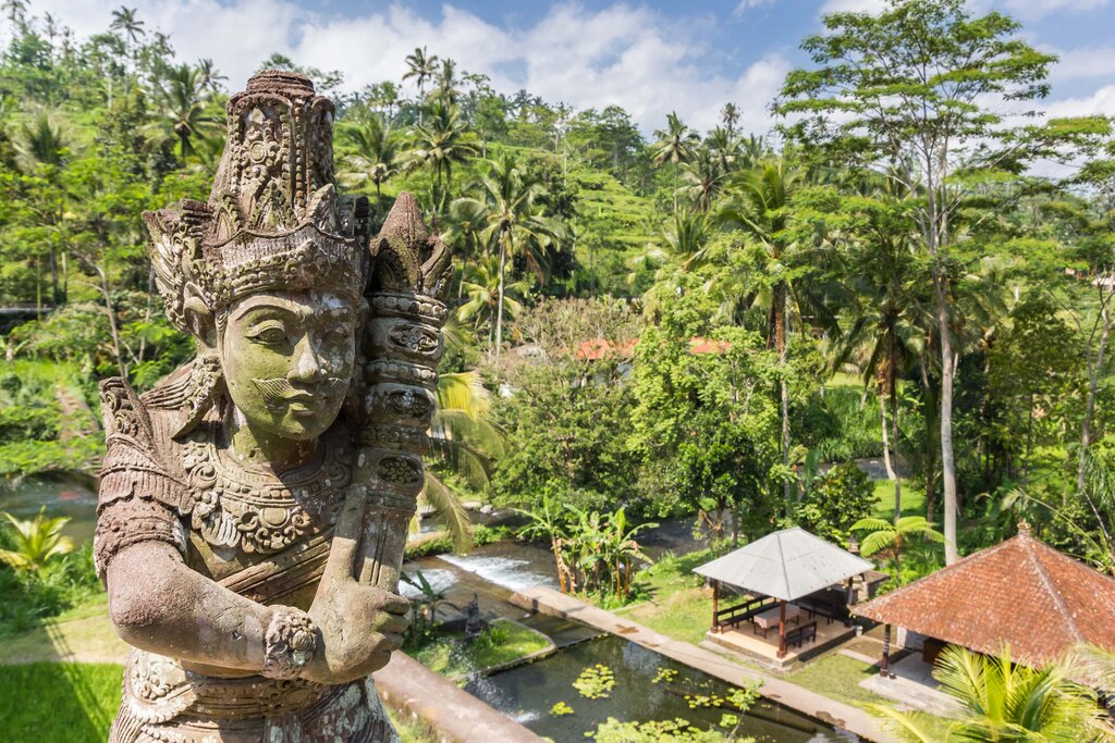 A statue overlooking the Telaga Waja River