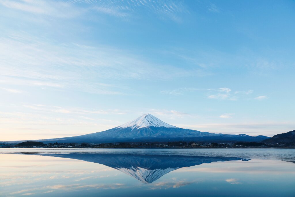 best time to visit Japan - Chureito pagoda during Spring time, with Mount Fuji in background