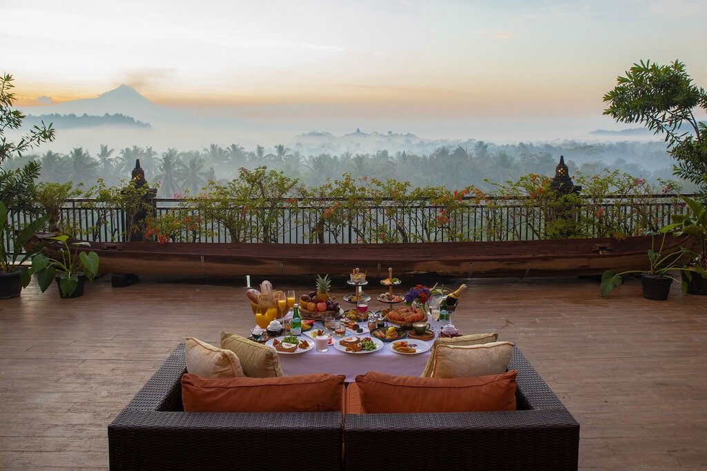 Majestic Sunrise Breakfast