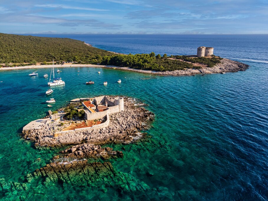 Private Full Day Boat Tour of Boka Bay
