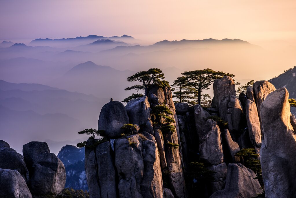 Visit the Magnificent Huangshan Mountain