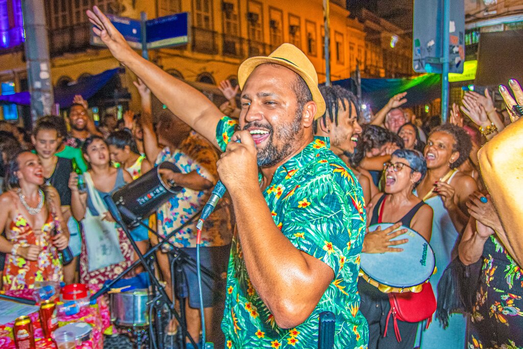 Immerse yourself in the art of Carnival!