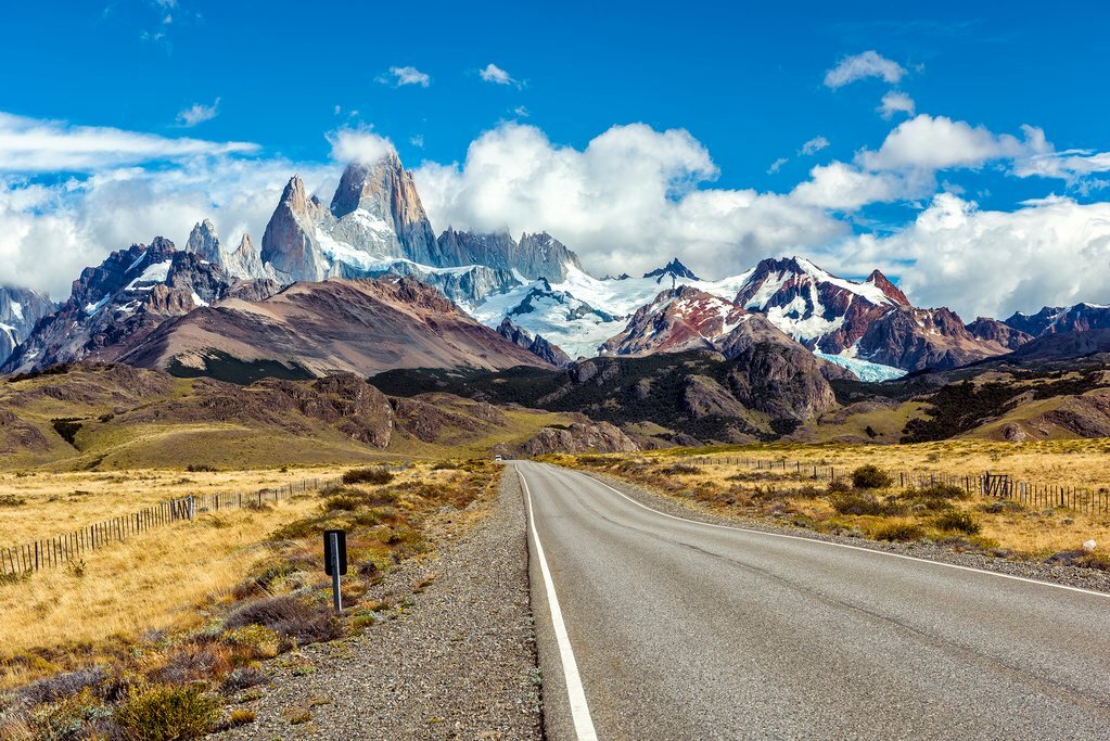 Entering the town of El Chaltén and the Fitz Roy Massif