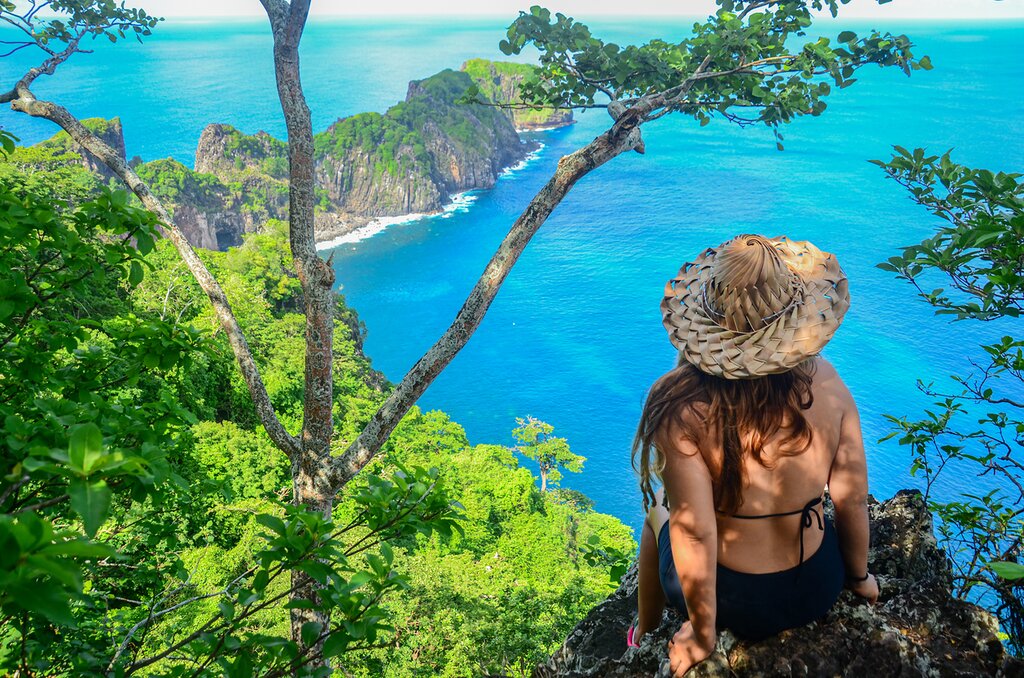 Enjoy panoramic views of the Atlantic Ocean from Ponta da Sapata
