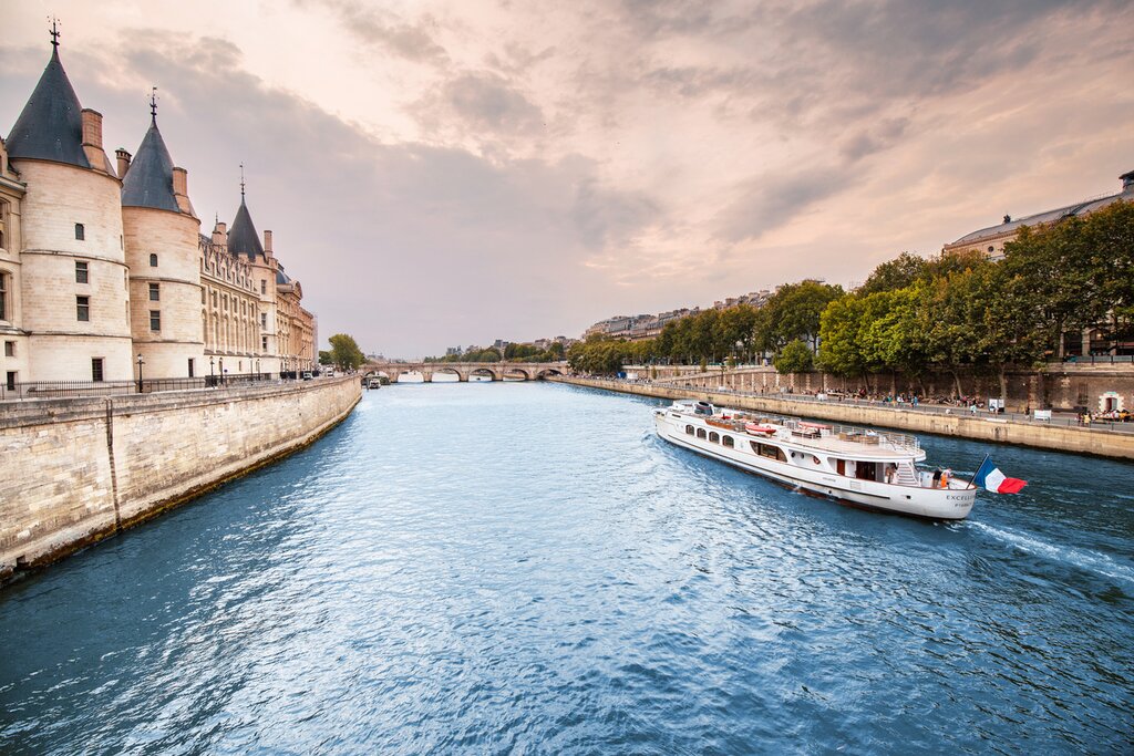 Seine Private boat cruise