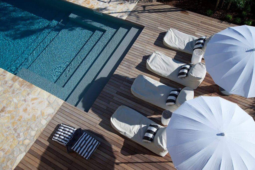 Stay in luxury boutique retreats and 5-star hotels as you hop between islands (photo courtesy of Tara's Lodge)